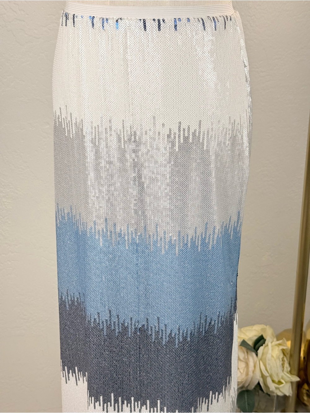VON VONNI NWOT Vintage Sequin‎ Ombre Maxi Skirt Blue Silver White Size M